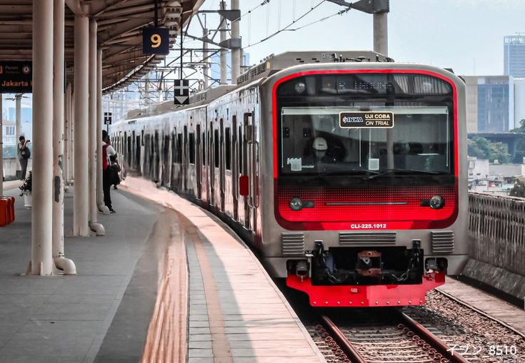 Petugas KRL